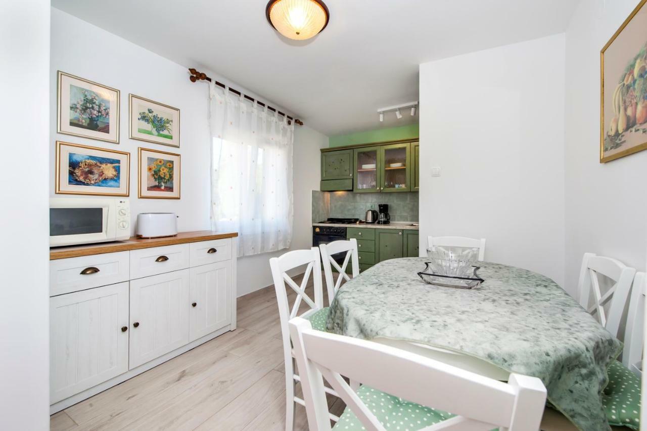 Apartman Oly Rovigno Esterno foto